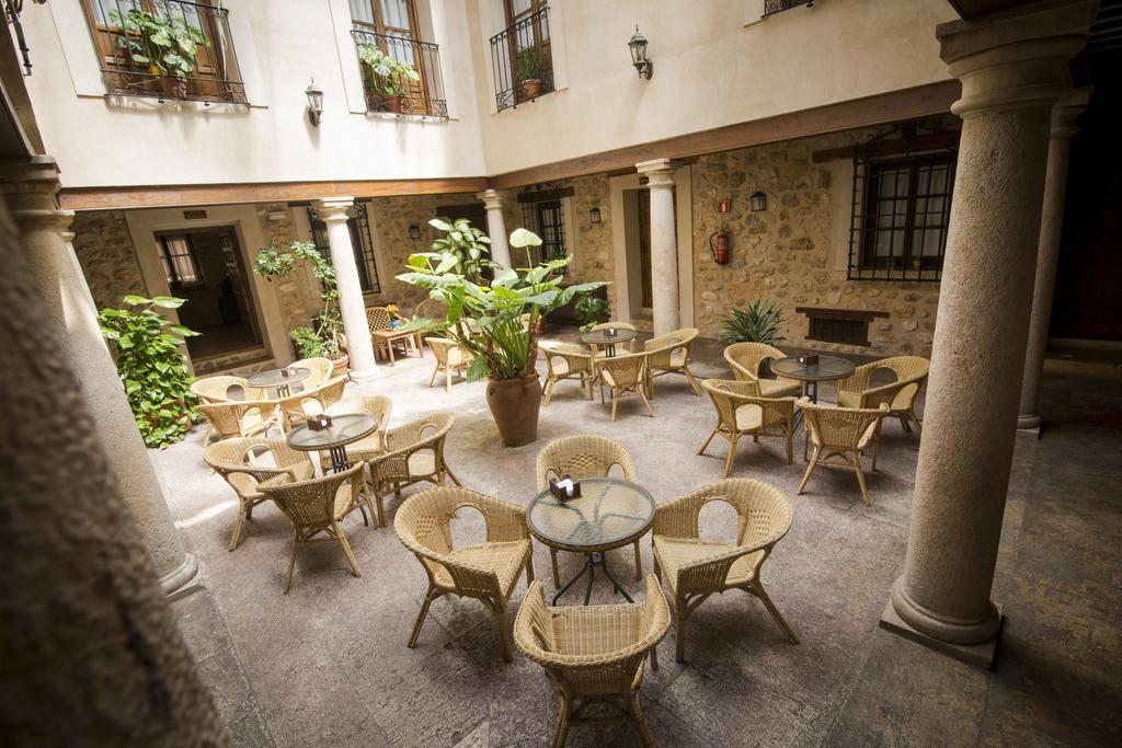 Отель Hospederia Real Casona La Beltraneja Бельмонте Экстерьер фото