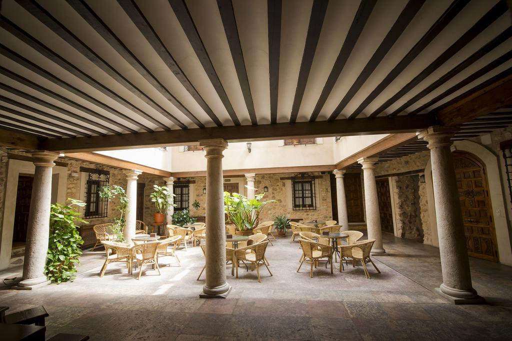 Отель Hospederia Real Casona La Beltraneja Бельмонте Экстерьер фото