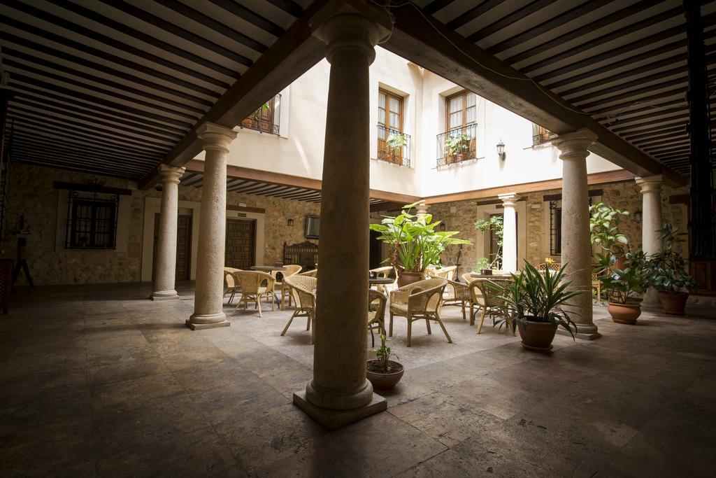 Отель Hospederia Real Casona La Beltraneja Бельмонте Экстерьер фото