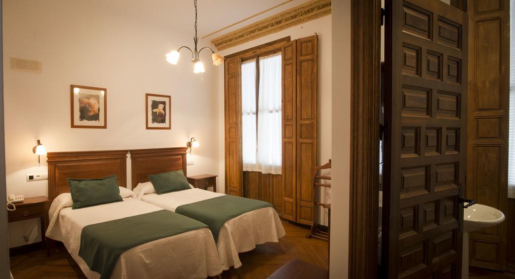 Отель Hospederia Real Casona La Beltraneja Бельмонте Экстерьер фото